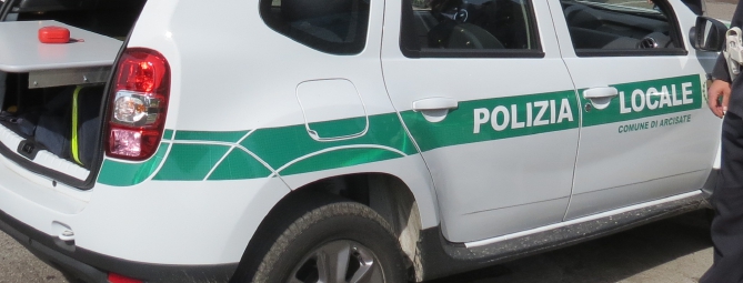 Auto a forte velocità, a bordo un latitante: arrestato a Cantello