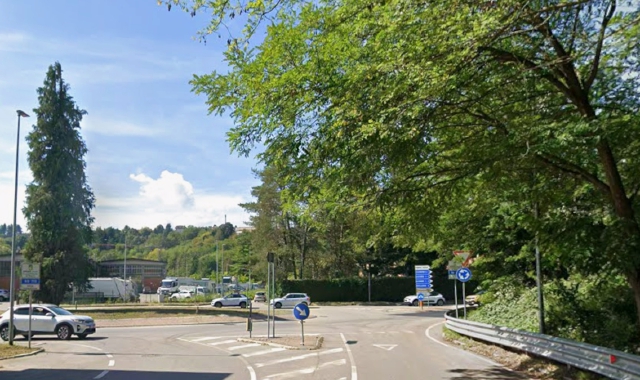 L’intersezione tra via Monte Nero e via Peschiera da cui partirà il tratto a senso unico alternato (foto Google Maps)