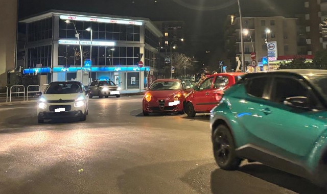 Auto contromano, scontro in largo Flaiano