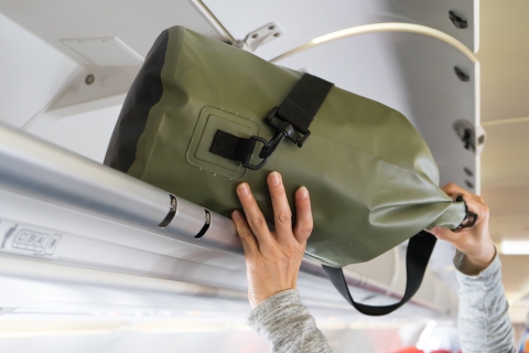 Scoppia spray al peperoncino, panico sull’aereo