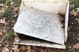 Vandalizzata a Roma la stele degli eroi varesini