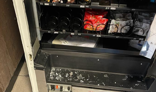 Varese, distributore scassinato: fratelli a processo