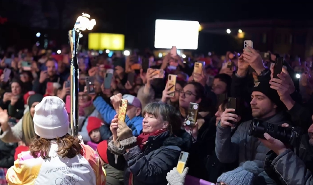 L’arrivo della Fiaccola olimpica ai Giardini Estensi (foto Stefano Benvegnù)
