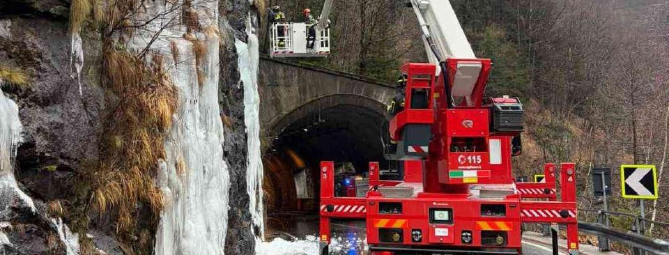 Candele di ghiaccio pericolanti a Macugnaga
