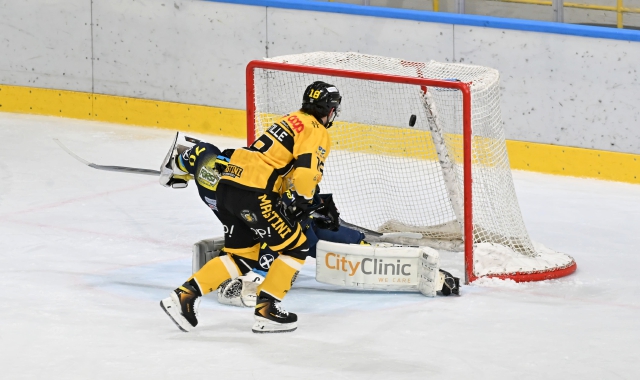 Bastille apre le marcature per i Mastini. Saranno tre i suoi gol al termine del match (foto Angelo Puricelli)