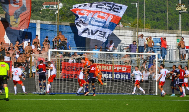 All’andata al Sivori, tra Sestri Levante e Varese, finì 1-1 (foto Ezio Macchi)