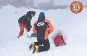 Affrontare la montagna in inverno: una giornata con il soccorso alpino