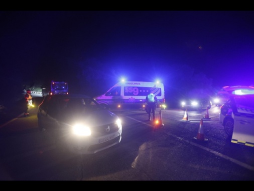 Salgono a 24 le vittime del deragliamento di 2 treni in Spagna
