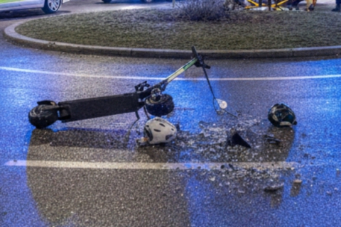 Uomo di 65 anni cade col monopattino. Rischia la vita