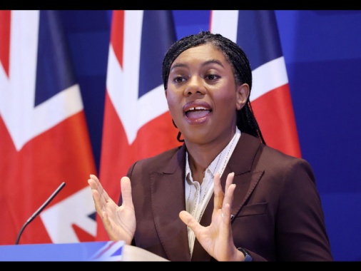 Bufera Tory, Badenoch dà ultimatum ai deputati di destra su defezioni verso Farage