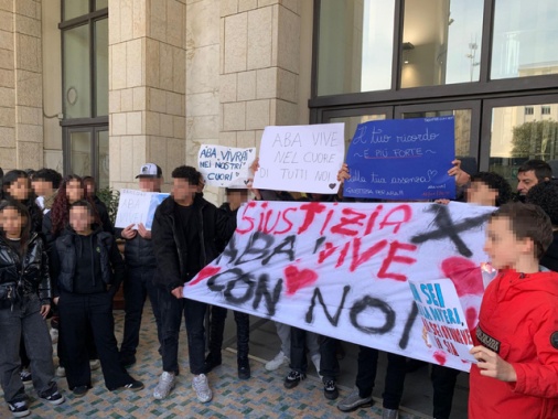 In giro con coltelli, mazze e catene, più che raddoppiati i minori denunciati