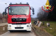Camion si ribalta. Illeso il conducente