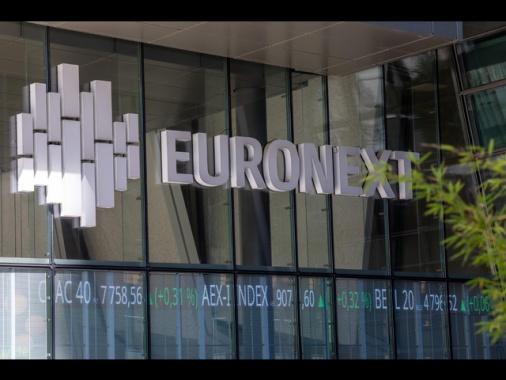 Borsa: in Europa chiusure in calo, pesano le banche