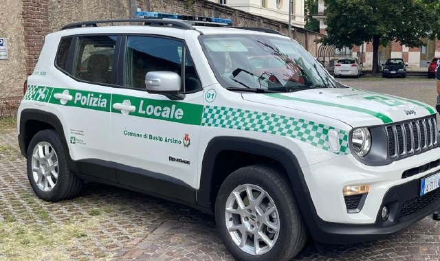 Busto Arsizio, due ciclisti investiti in venti minuti