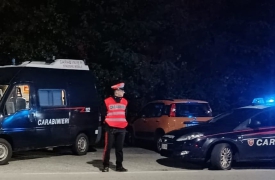 Aggredisce i carabinieri: 27enne in manette