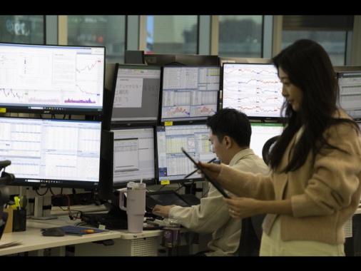 Borsa: Seul, l'indice Kospi per la prima volta oltre quota 5mila punti