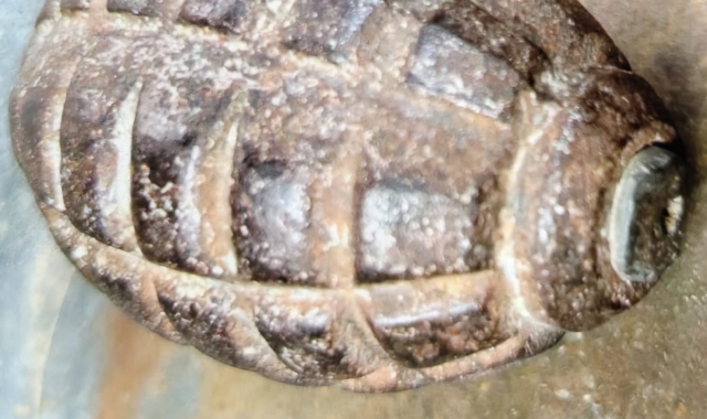 L’ordigno scoperto in un appartamento in centro a Tradate