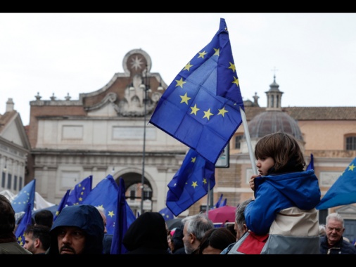 Cresce la fiducia dei consumatori nell'Eurozona