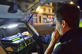 Ubriaco alla guida urta un ciclista: via la patente, auto sequestrata