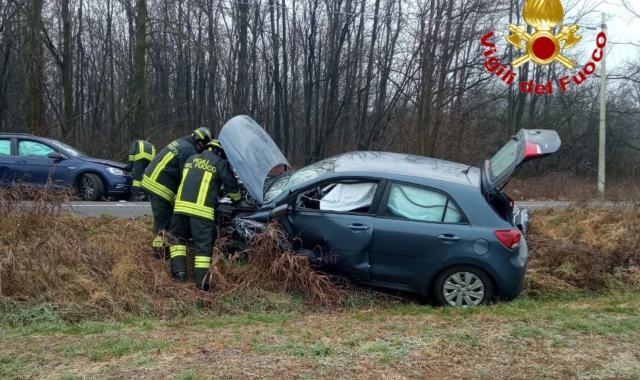 Scontro tra auto: due feriti a Tradate