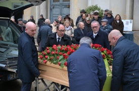 L’ultimo abbraccio di Varese a Macchione