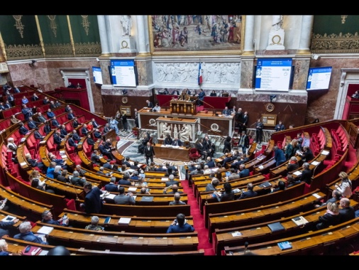 Social vietati agli under-15, la Camera francese approva il ddl