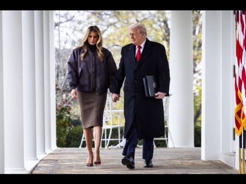 Melania Trump chiede unità, 'se manifestate fatelo pacificamente'