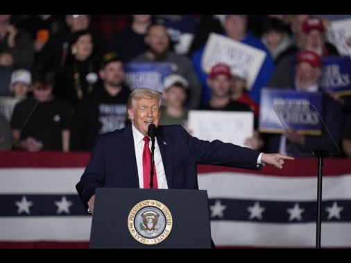 Trump, 'manifestanti anti Ice sono insurrezionalisti pagati, malati'