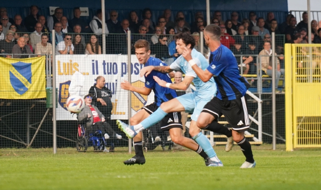 un momento della sfida d’andata Arconatese-Solbiatese (foto Samuele Lucchi)