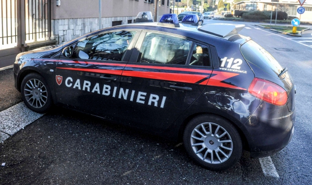 La 28enne e la sua complice minorenne sono state bloccate dai carabinieri