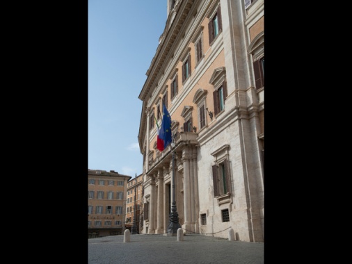 Nuove regole Camera, anche penalità per i cambi di casacca