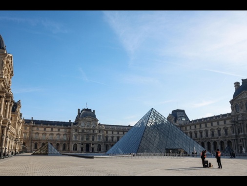 Louvre, 9 arresti e 10 milioni di danni per una maxi-frode sui biglietti