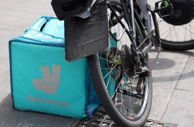 Rider in protesta: martedì mobilitazione davanti a Deliveroo