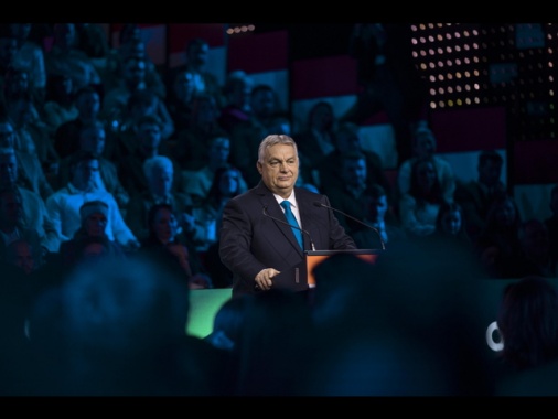 Orban, 'spazzeremo via le pseudo organizzazioni civili e giornalisti'