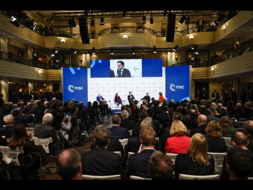 Rutte, 'nessuno in Europa vuole sostituire l'atomica Usa'