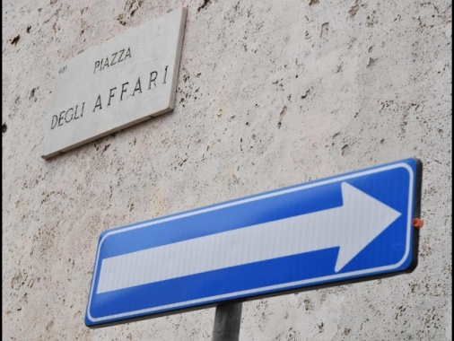 Borsa: Milano parte in rialzo (+0,41%), corrono Mediobanca e Mps