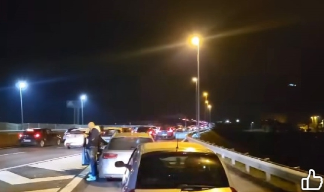 Tamponamenti a catena sulla A26: feriti e traffico bloccato