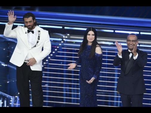 Sanremo debutta con 9,6 milioni pari al 58% di share