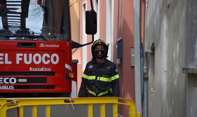 Sul posto sono intervenuti anche i vigili del fuoco (foto Archivio)