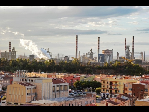 Tribunale, 'sospendere attività stabilimento Ilva per rischi su salute'