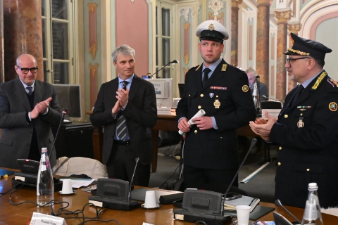 Varese, premiato l’agente eroe