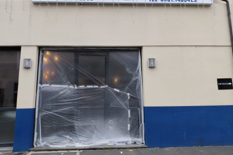 Castellanza, auto come ariete: pizzeria nel mirino