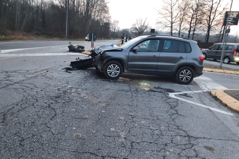 Scontro auto-moto: un ferito grave