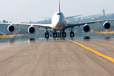 Malpensa, un mese e mezzo senza pista. Ma si vola