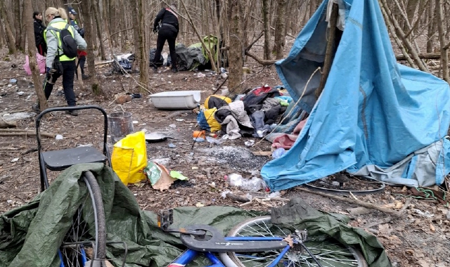 Puliti i boschi degli spacciatori: trovati anche coltelli e macheti