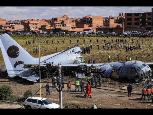 Tre giorni di lutto in Bolivia per l'incidente aereo con 22 morti