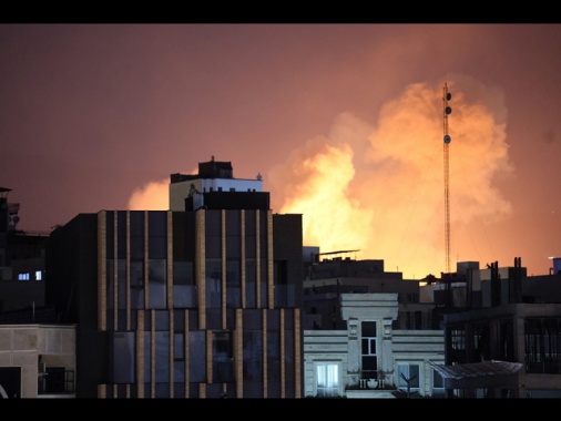 Media Iran, 'raid su commissariato Teheran, civili morti e sotto macerie'