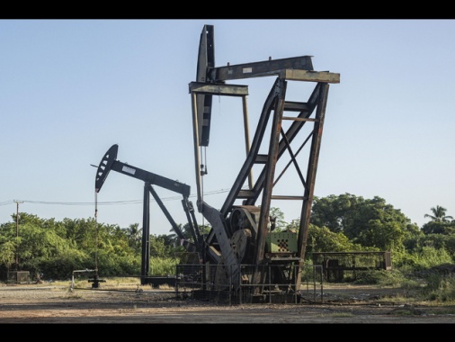 Crisi in Medio Oriente, il petrolio apre a +13% in Asia