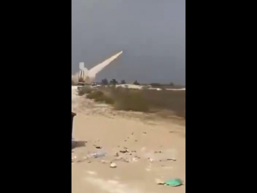 Colonna di fumo dall'ambasciata statunitense a Kuwait City