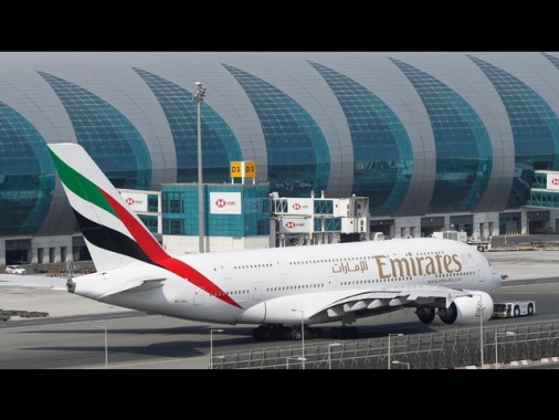 Emirates estende sospensione voli da e per Dubai fino a domani